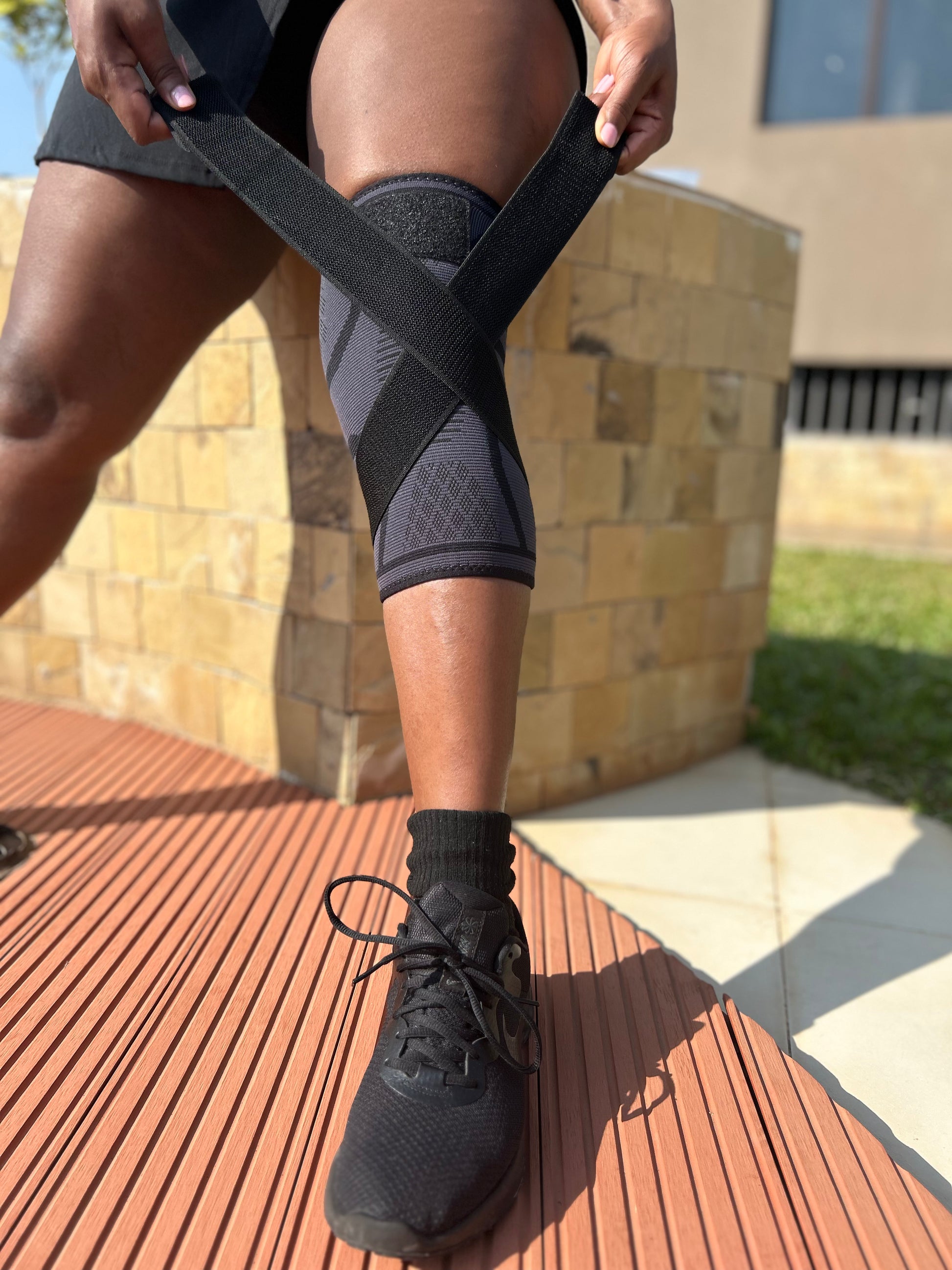 KNEE SLEEVES