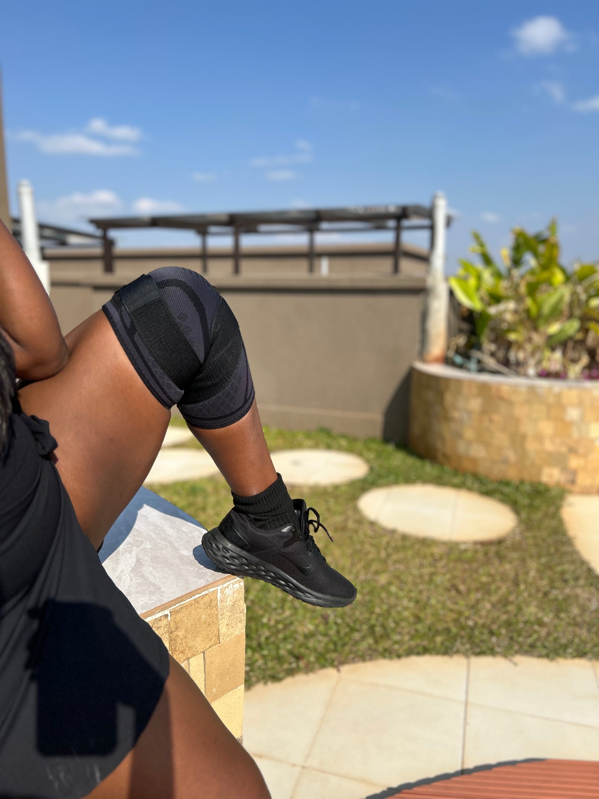 KNEE SLEEVES