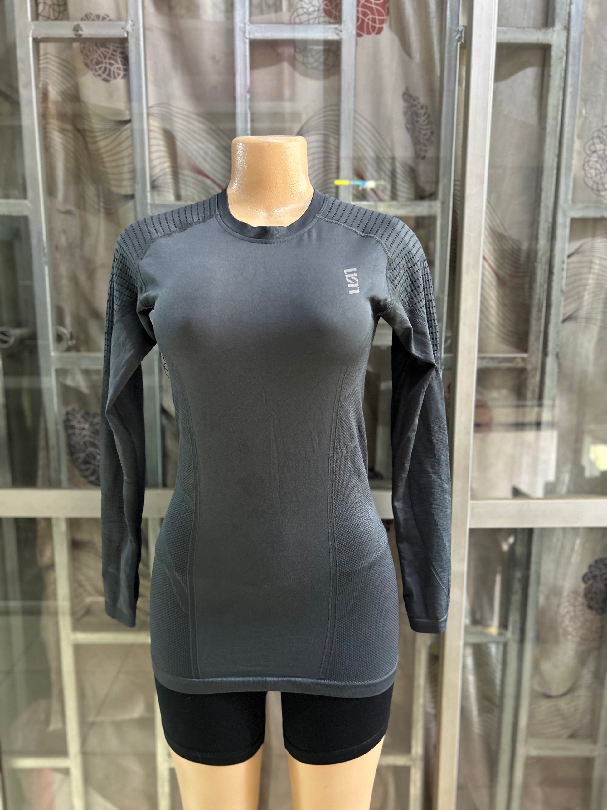 Quality Long sleeved top - Small