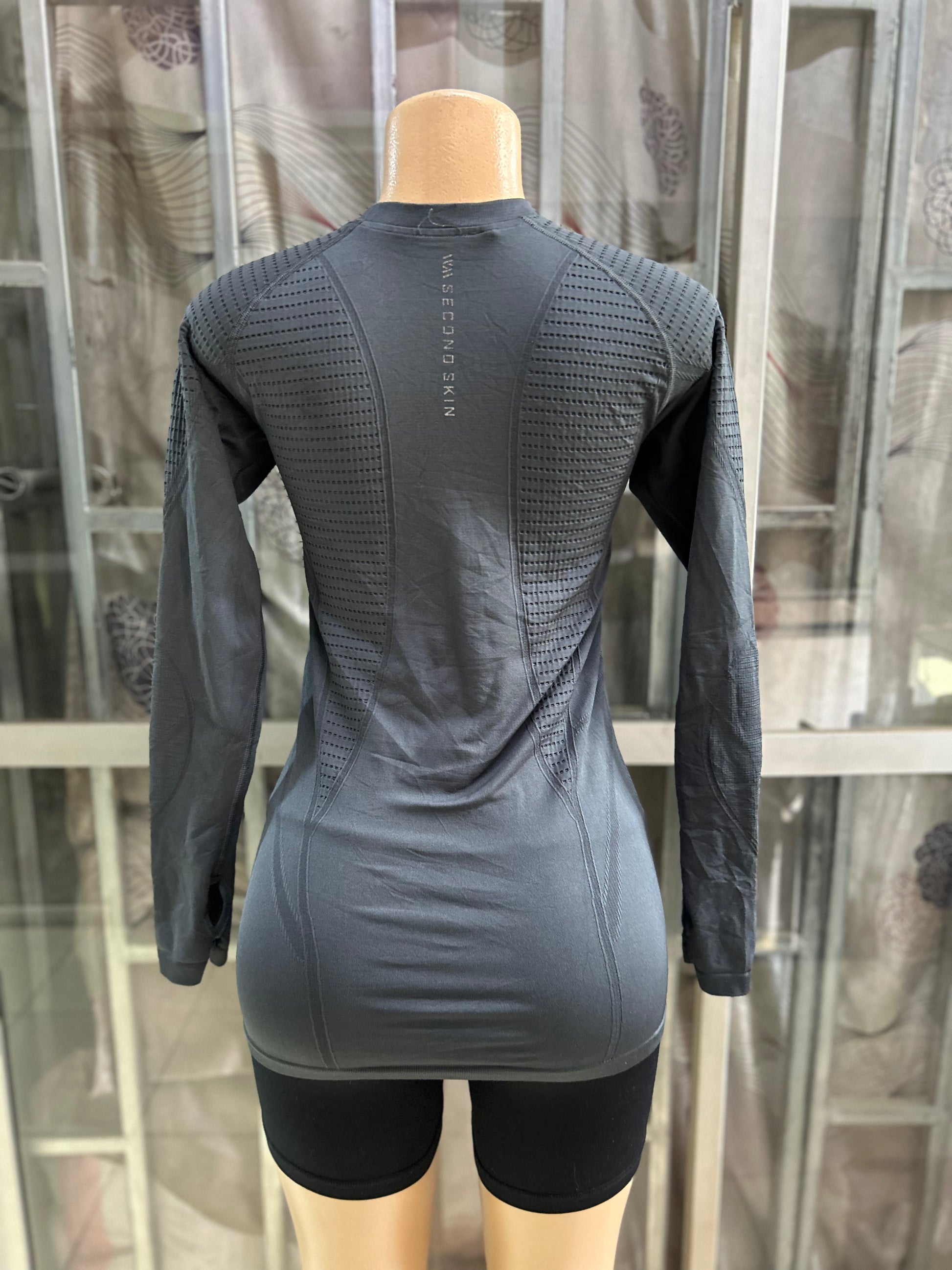 Quality Long sleeved top - Small