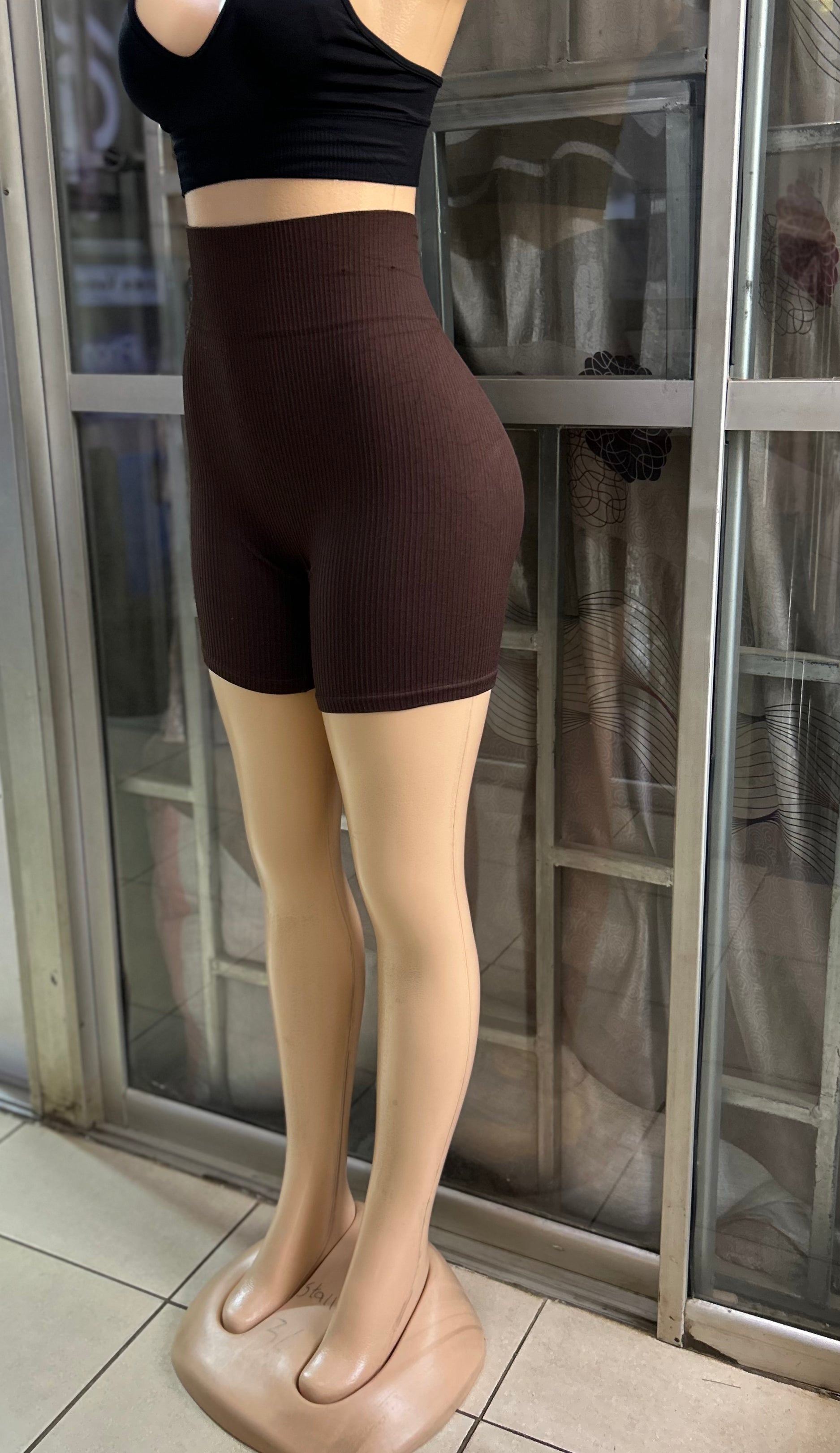 QUALITY SEAMLESS SHORTS - Large