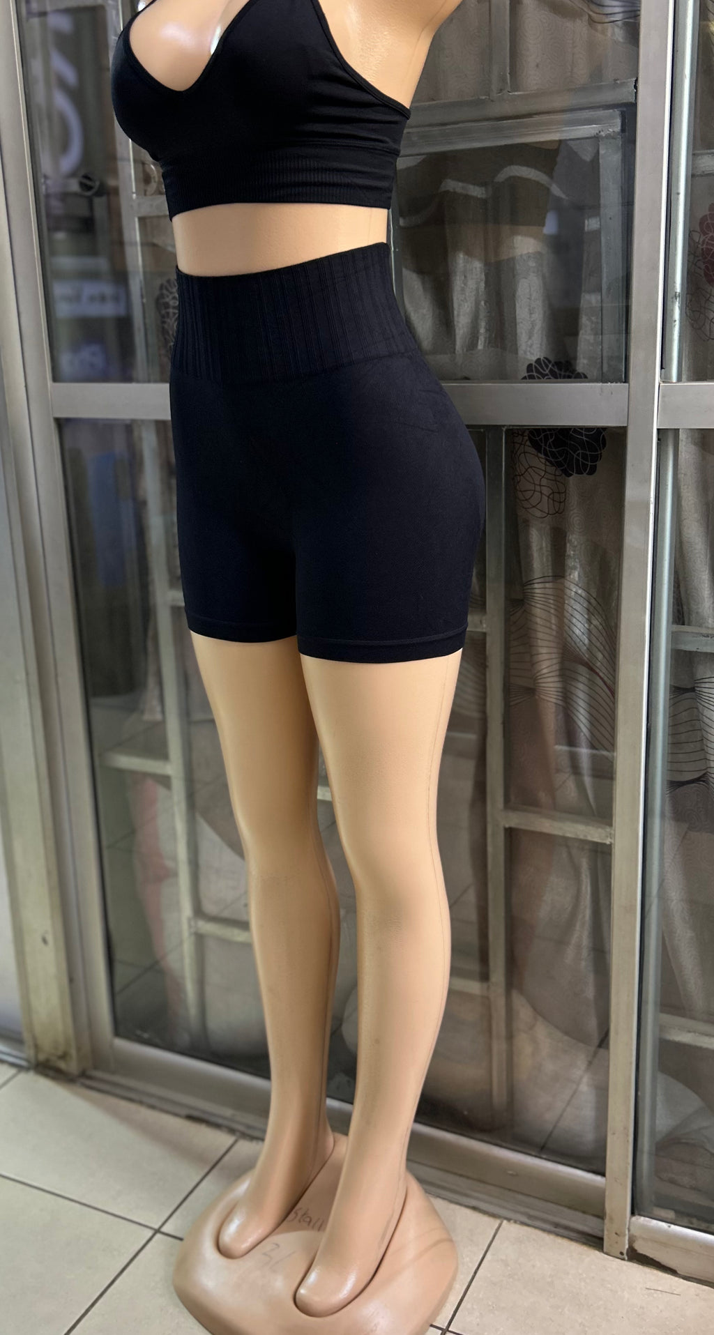 QUALITY SCRUNCH BUTT SHORTS - Small