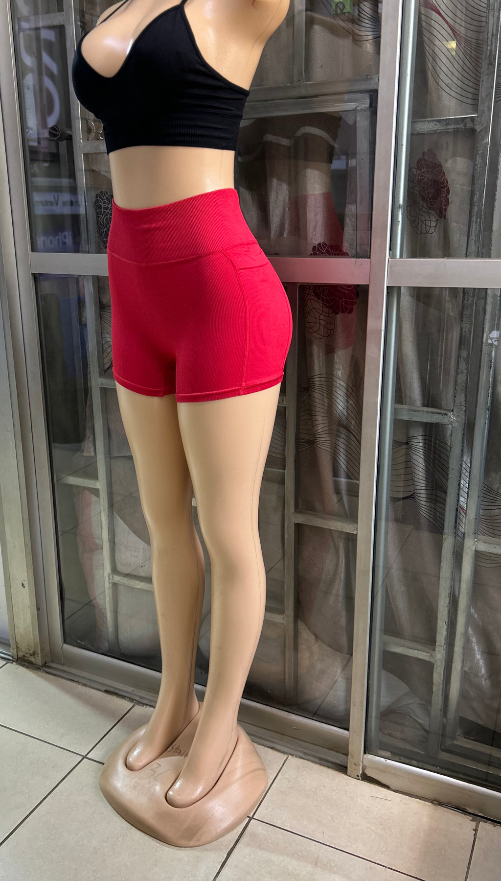 QUALITY SEAMLESS SHORTS - Small