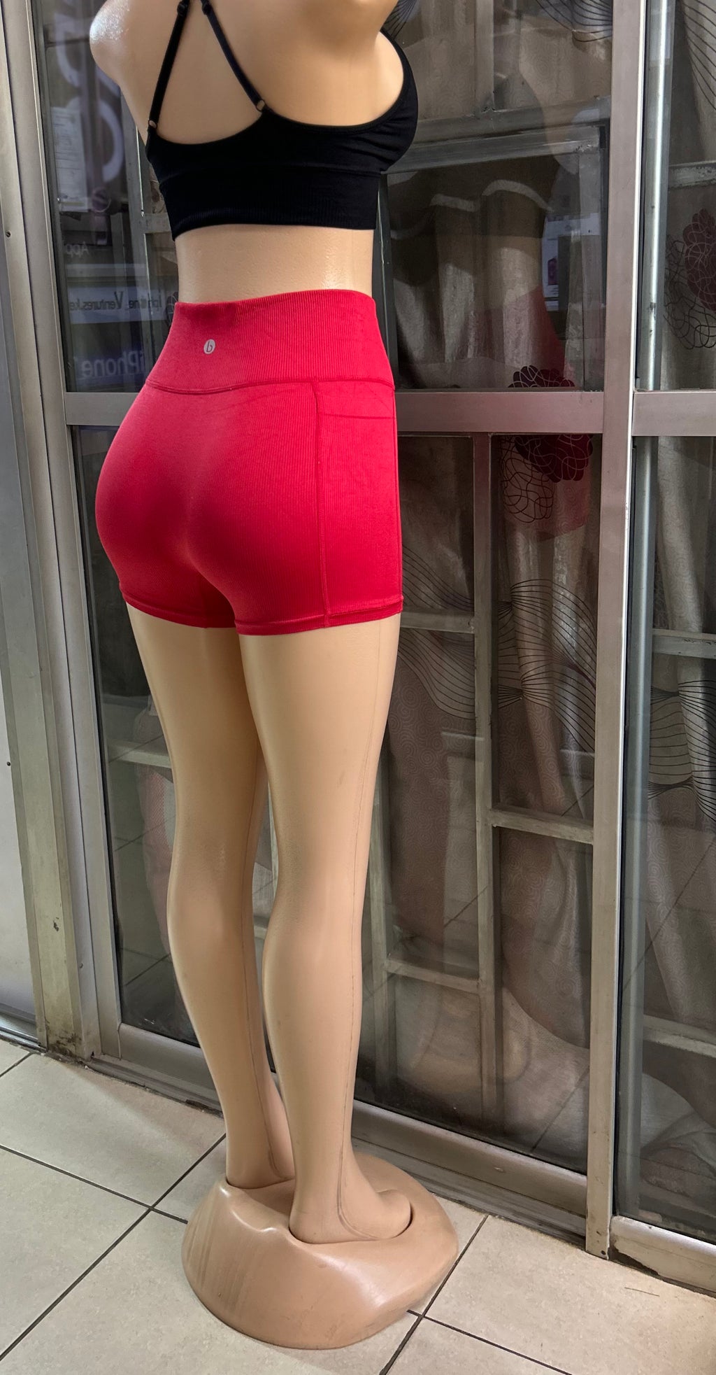 QUALITY SEAMLESS SHORTS - Small