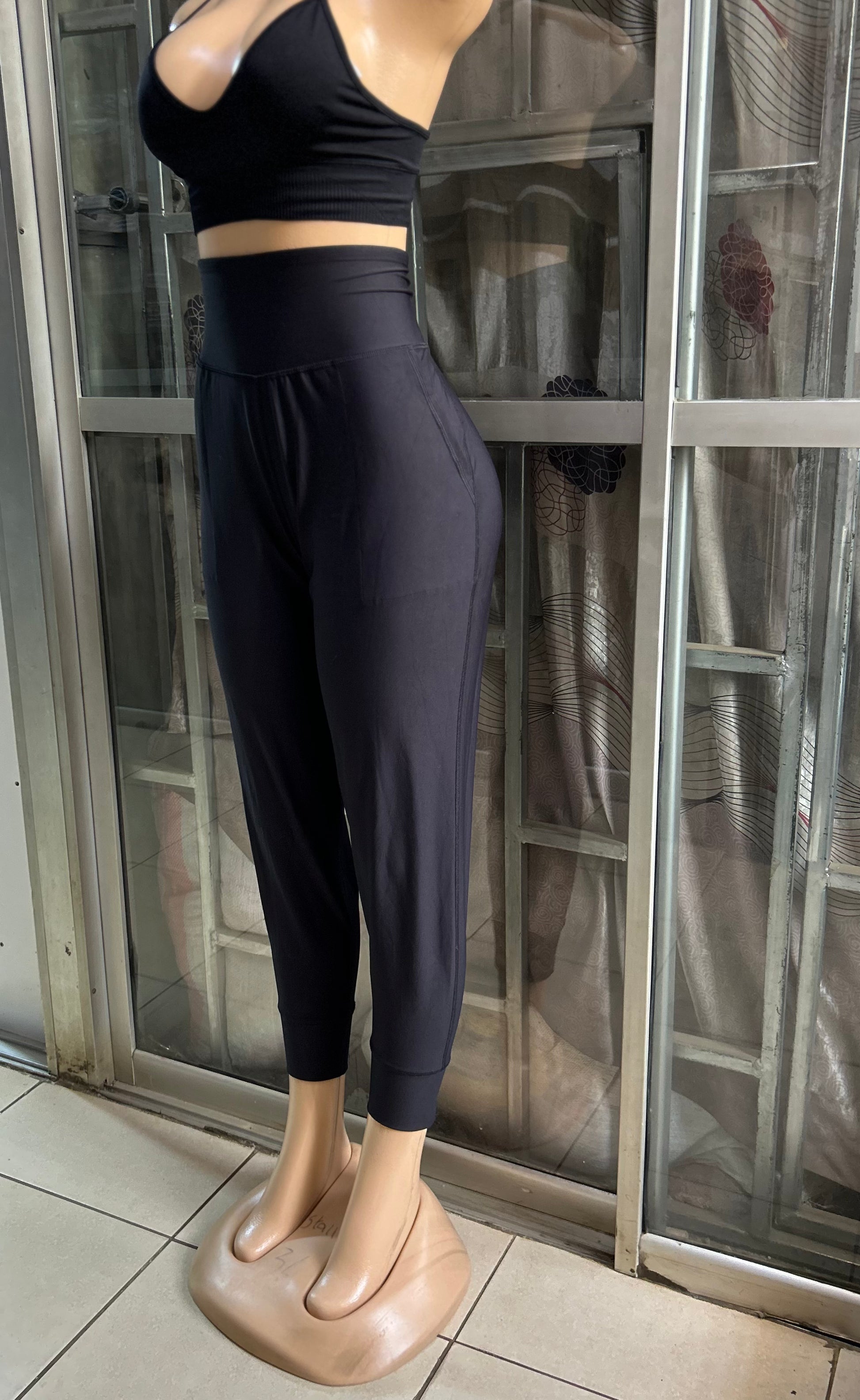 QUALITY JOGGER PANTS - MEDIUM