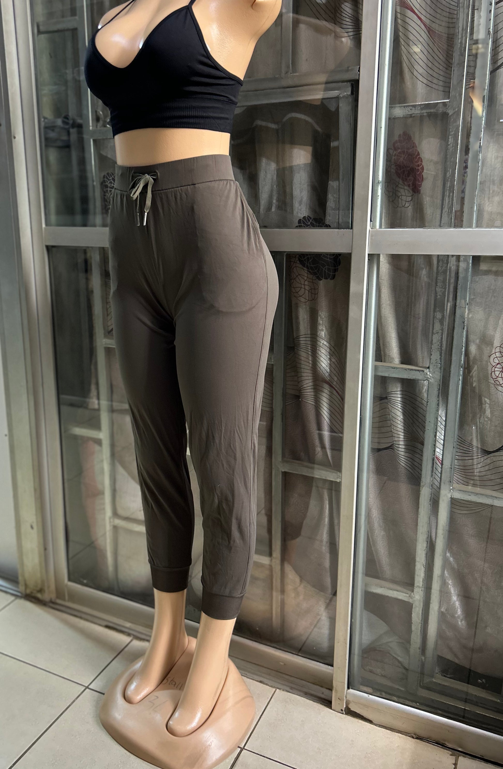 QUALITY JOGGER PANTS - MEDIUM